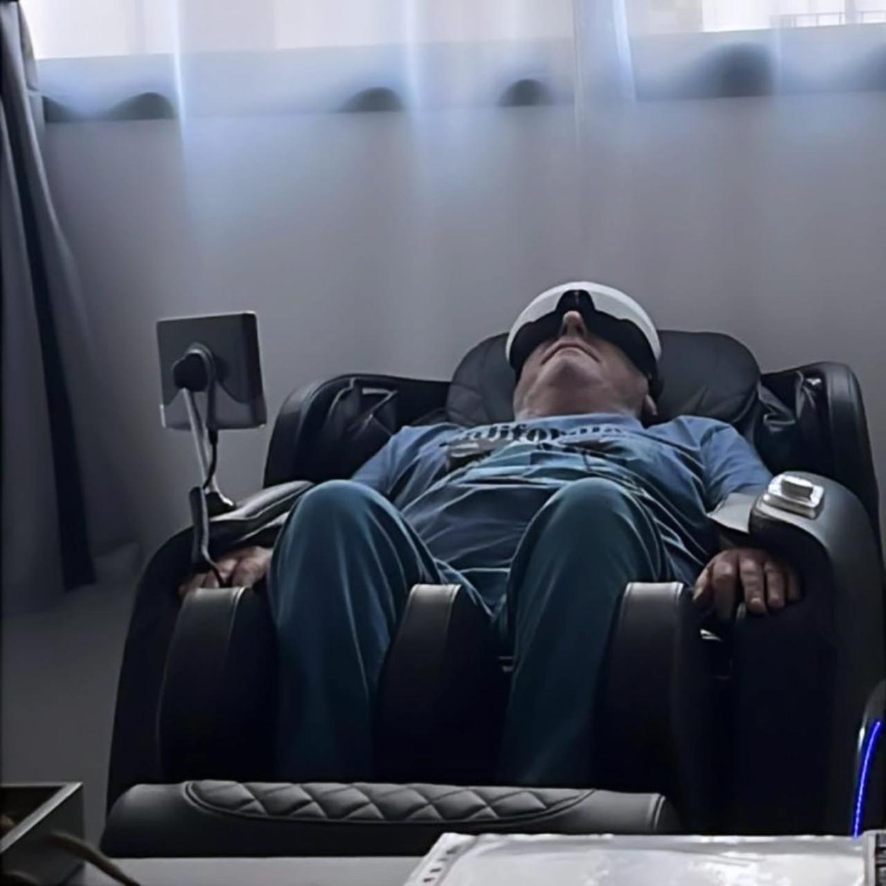 Paciente durante sesión de neuromodulación vagal